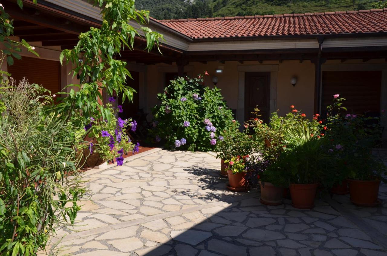 Hotel Arenas De Cabrales- Apartamentos Exterior foto